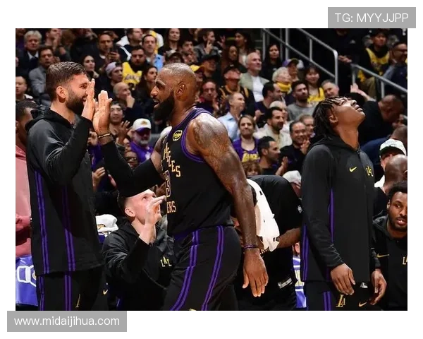 詹姆斯带领湖人逆转勇士全场轰下三双展现统治力震撼全联盟 詹姆斯带领湖人逆转勇士全场轰下三双展现统治力震撼全联盟